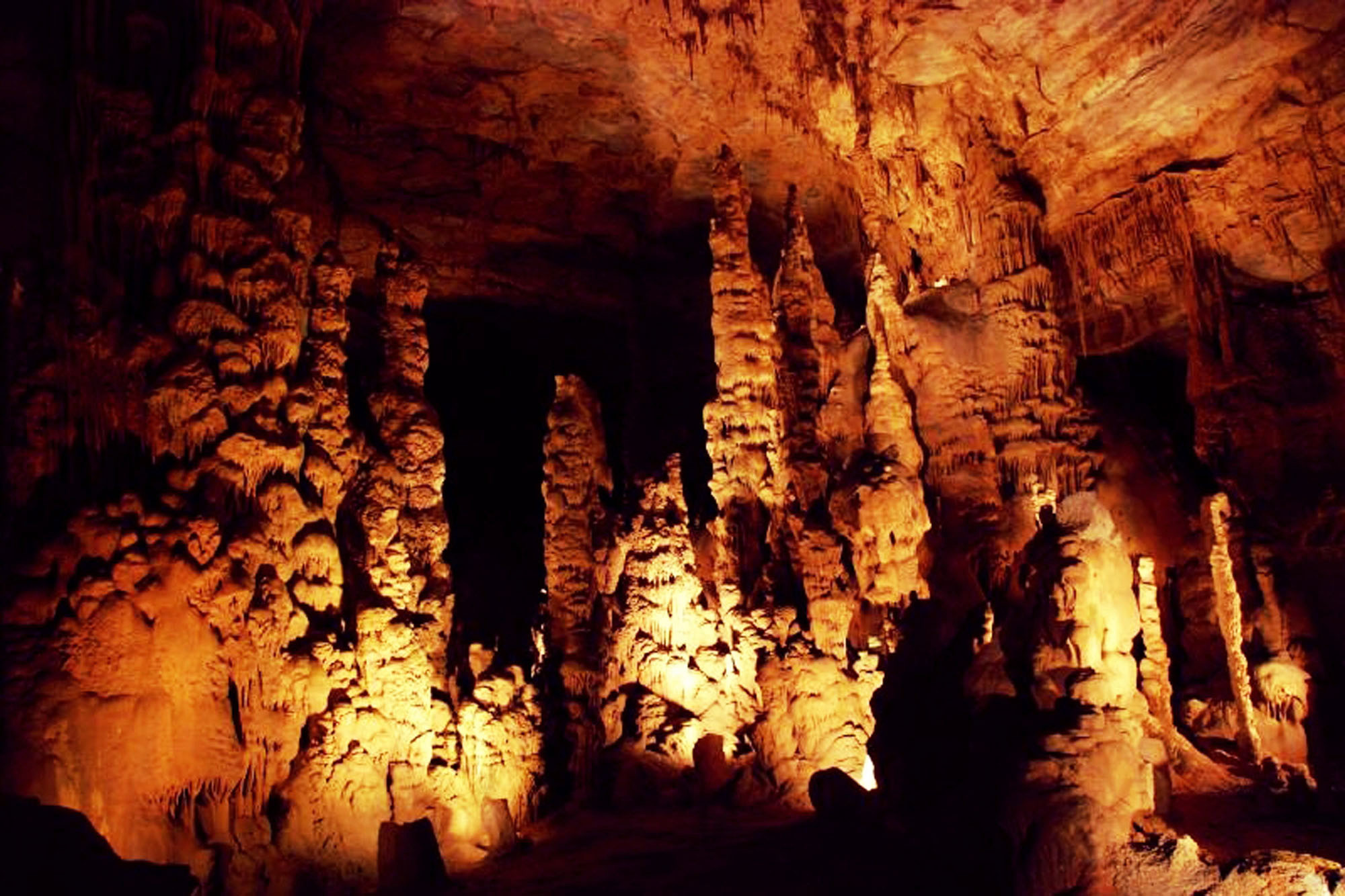 Мамонтова пещера в северной америке. Флинт Мамонтова пещера. Мамонтова пещера Кентукки. Мамонтовая пещера в Северной Америке. Мамонтова пещера США.